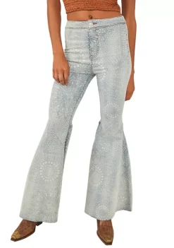 Brand new ⌛ Free People Just Float On Printed Flare 👖 Jeans 🤩